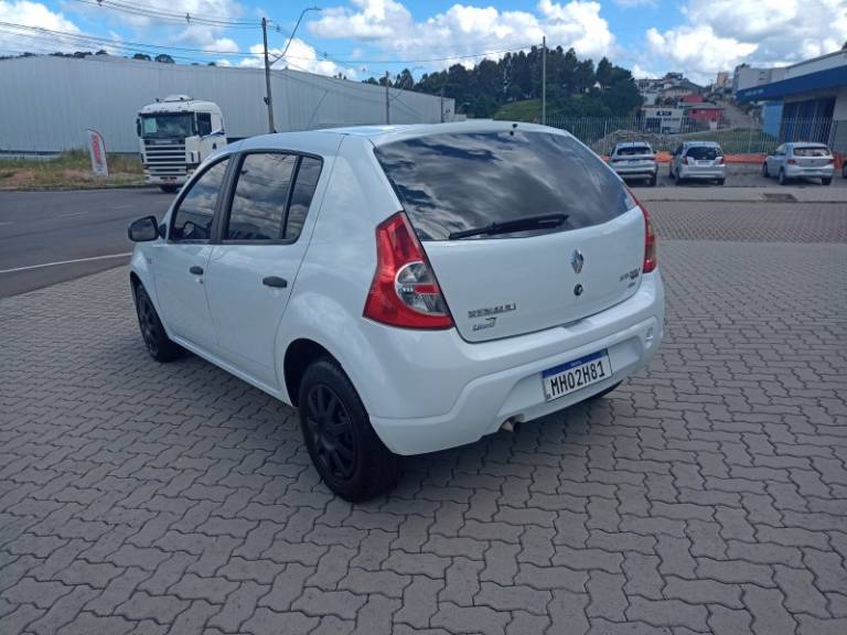 RENAULT - SANDERO - 2010/2010 - Branca - R$ 24.900,00