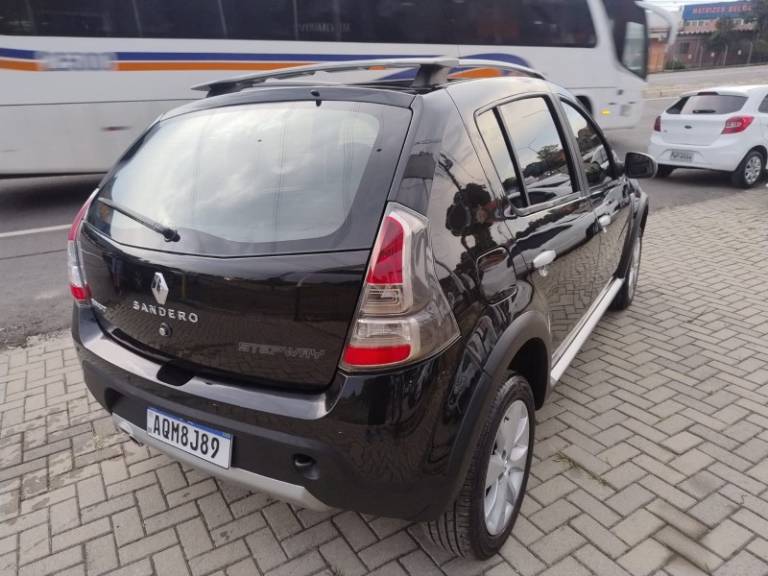 RENAULT - SANDERO - 2013/2013 - Preta - R$ 38.900,00