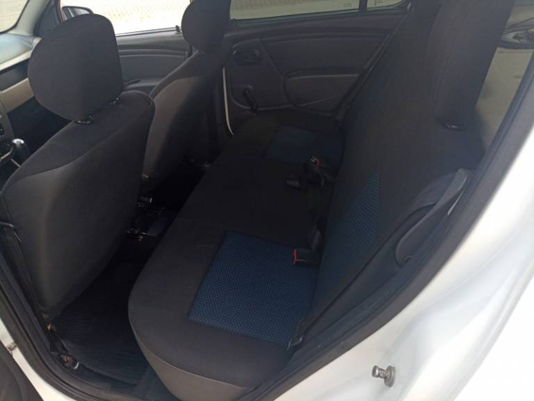 RENAULT - SANDERO - 2010/2010 - Branca - R$ 24.900,00