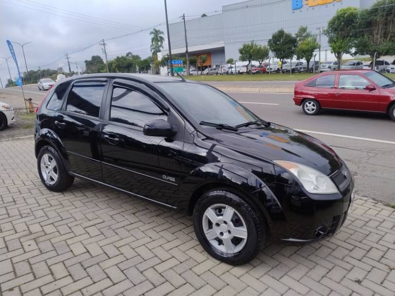 FORD - FIESTA - 2010/2010 - Preta - R$ 27.900,00