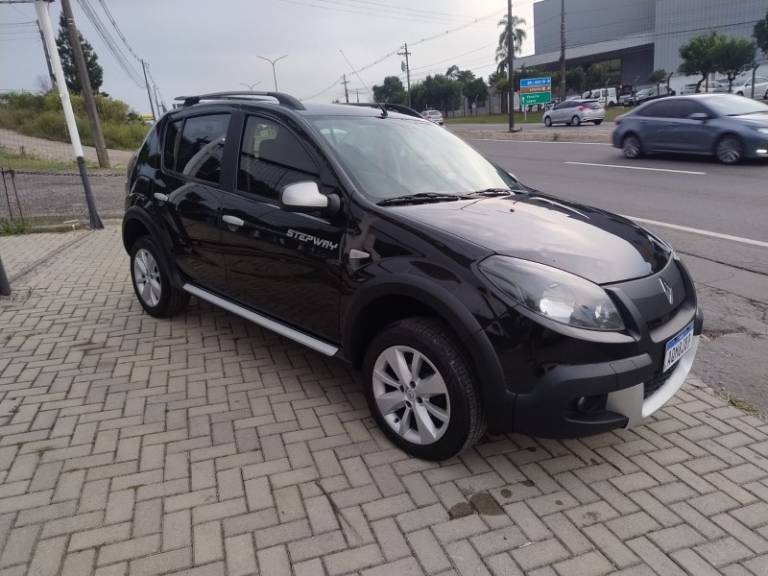 RENAULT - SANDERO - 2013/2013 - Preta - R$ 38.900,00