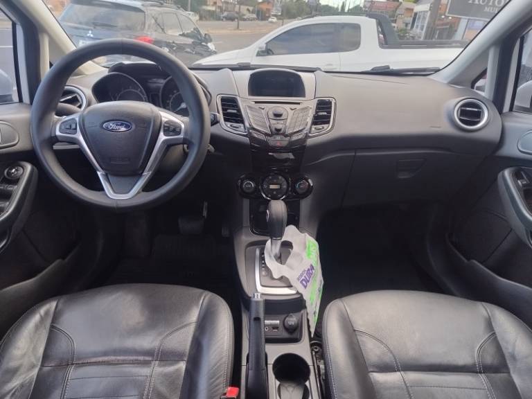 FORD - FIESTA - 2014/2014 - Branca - R$ 45.900,00