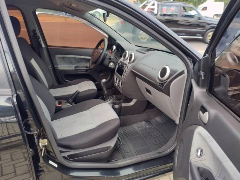 FORD - FIESTA - 2010/2010 - Preta - R$ 27.900,00