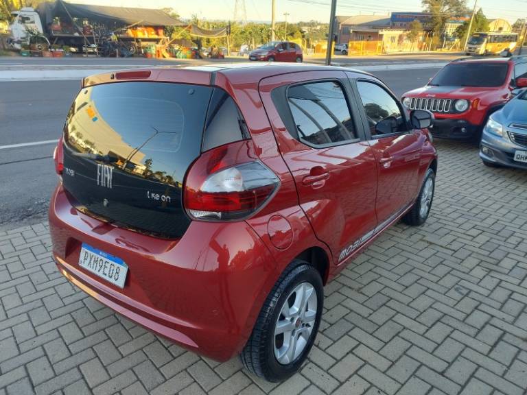 FIAT - MOBI - 2017/2017 - Vermelha - R$ 42.900,00