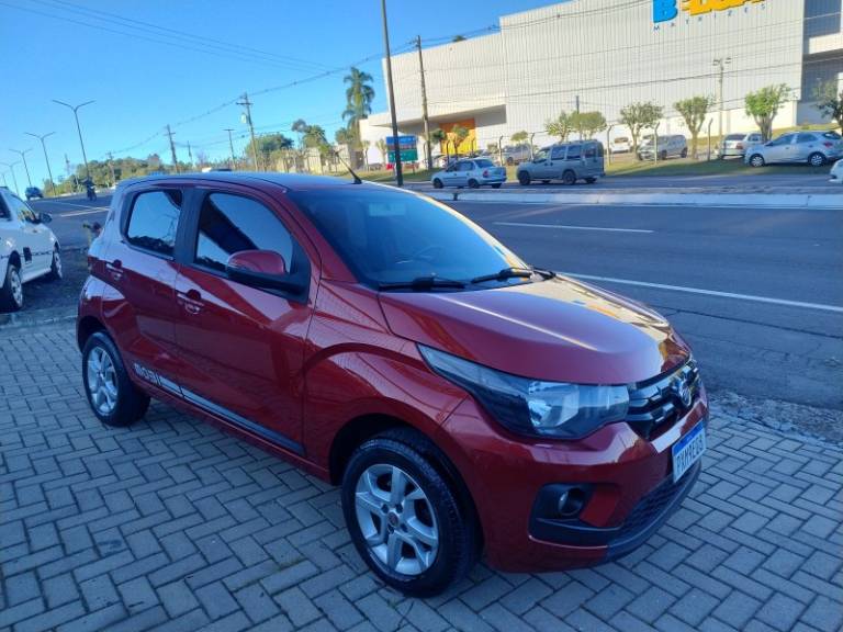 FIAT - MOBI - 2017/2017 - Vermelha - R$ 42.900,00