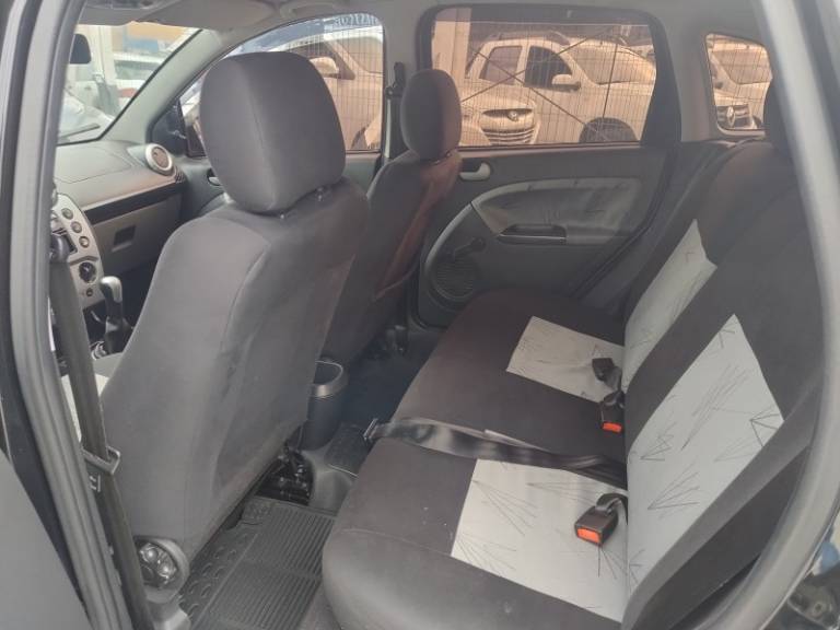 FORD - FIESTA - 2010/2010 - Preta - R$ 27.900,00