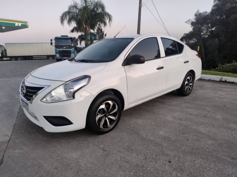 NISSAN - VERSA - 2021/2021 - Branca - R$ 54.900,00