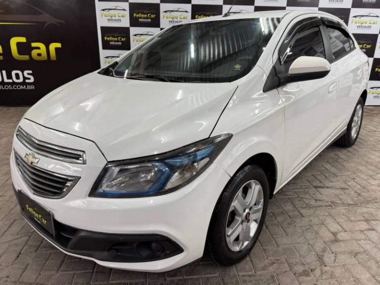 CHEVROLET - ONIX - 2013/2013 - Branca - R$ 45.900,00