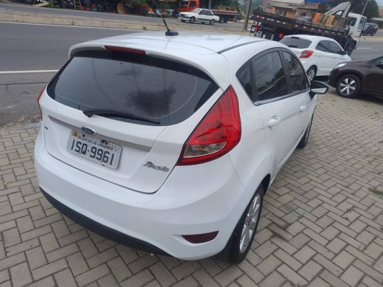 FORD - FIESTA - 2012/2012 - Branca - R$ 38.900,00