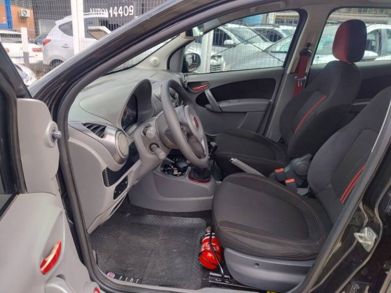 FIAT - PALIO - 2013/2013 - Preta - R$ 40.900,00
