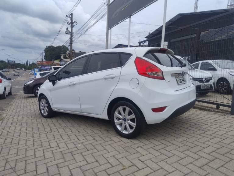FORD - FIESTA - 2012/2012 - Branca - R$ 38.900,00