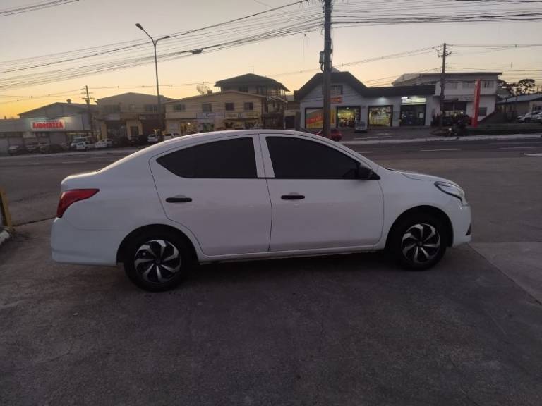NISSAN - VERSA - 2021/2021 - Branca - R$ 54.900,00
