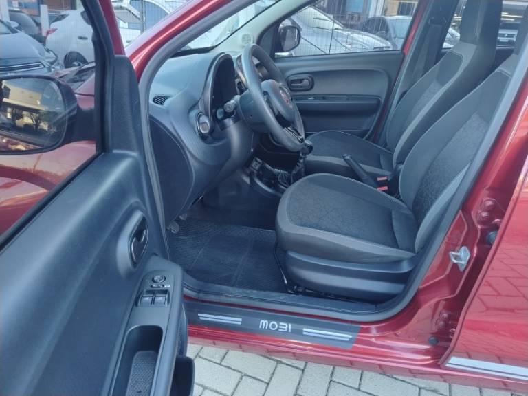 FIAT - MOBI - 2017/2017 - Vermelha - R$ 42.900,00