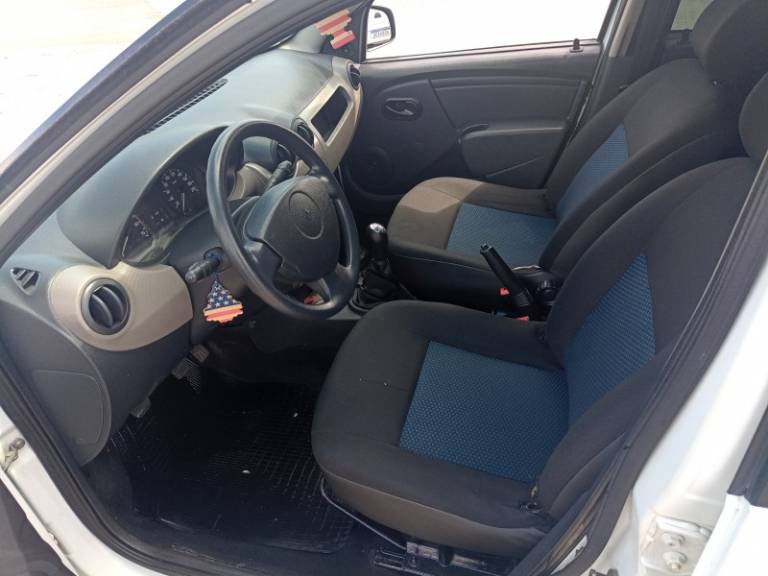 RENAULT - SANDERO - 2010/2010 - Branca - R$ 24.900,00