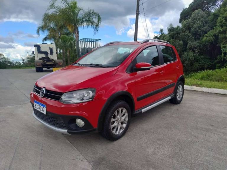 VOLKSWAGEN - CROSSFOX - 2013/2013 - Vermelha - R$ 43.900,00