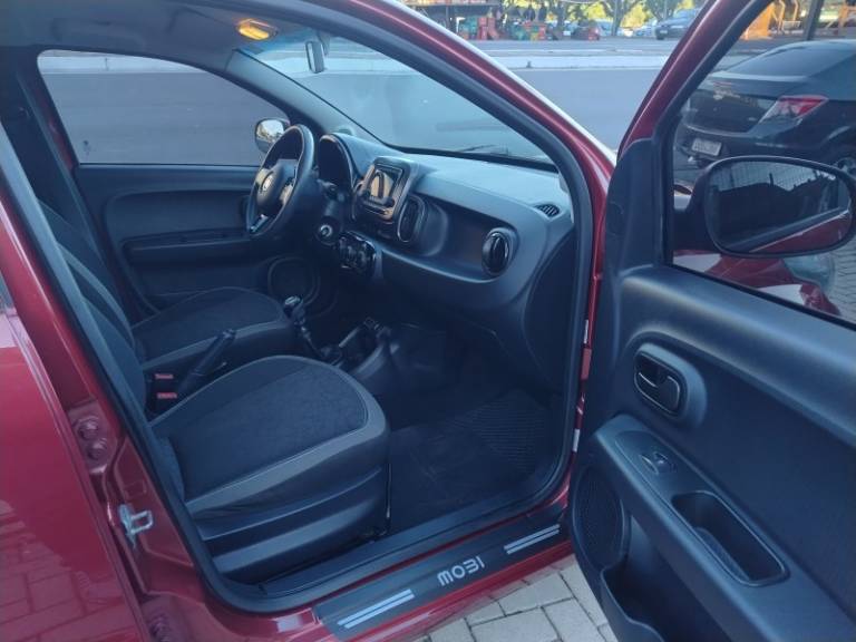 FIAT - MOBI - 2017/2017 - Vermelha - R$ 42.900,00