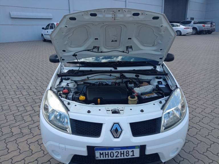 RENAULT - SANDERO - 2010/2010 - Branca - R$ 24.900,00