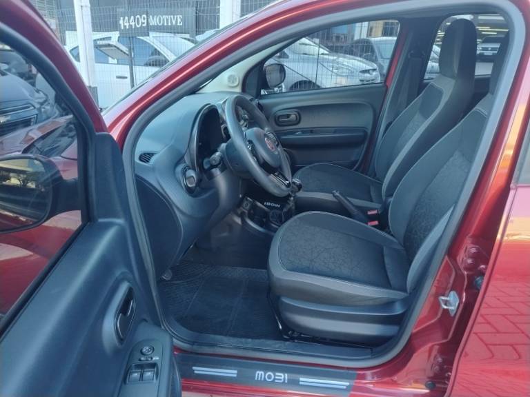 FIAT - MOBI - 2017/2017 - Vermelha - R$ 42.900,00