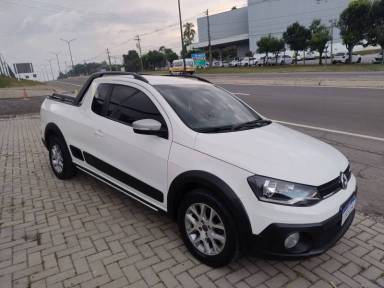 VOLKSWAGEN - SAVEIRO - 2014/2014 - Branca - R$ 61.900,00