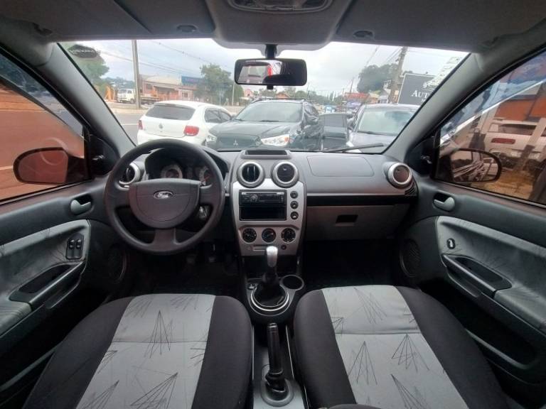 FORD - FIESTA - 2010/2010 - Preta - R$ 27.900,00