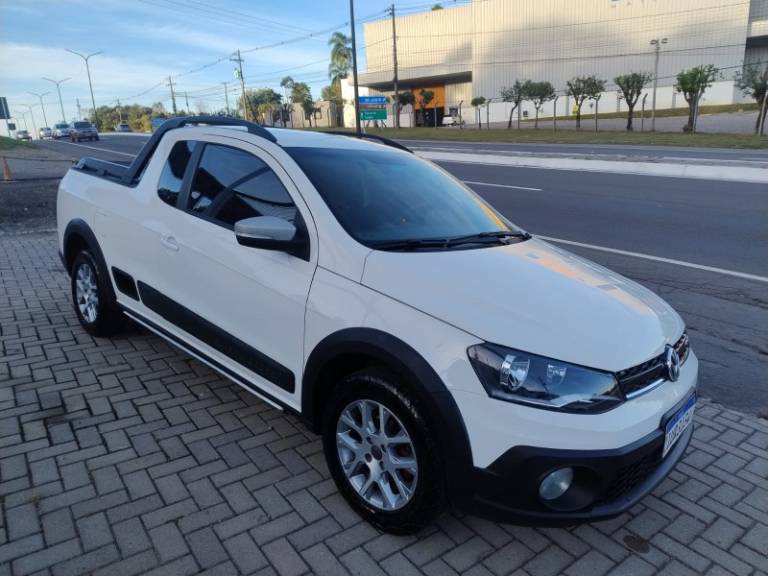 VOLKSWAGEN - SAVEIRO - 2014/2014 - Branca - R$ 61.900,00