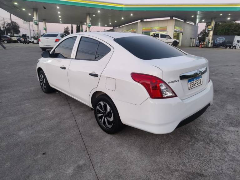 NISSAN - VERSA - 2021/2021 - Branca - R$ 54.900,00