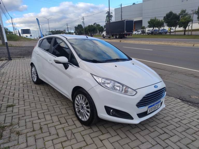 FORD - FIESTA - 2014/2014 - Branca - R$ 45.900,00