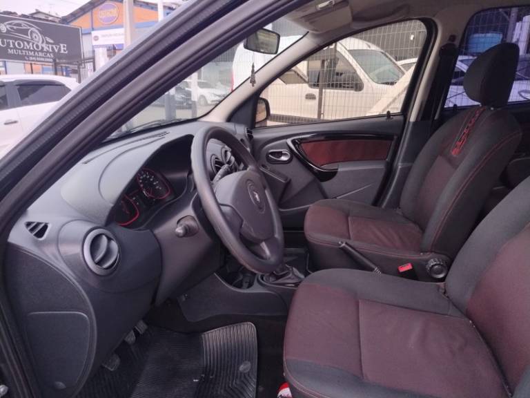 RENAULT - SANDERO - 2013/2013 - Preta - R$ 38.900,00